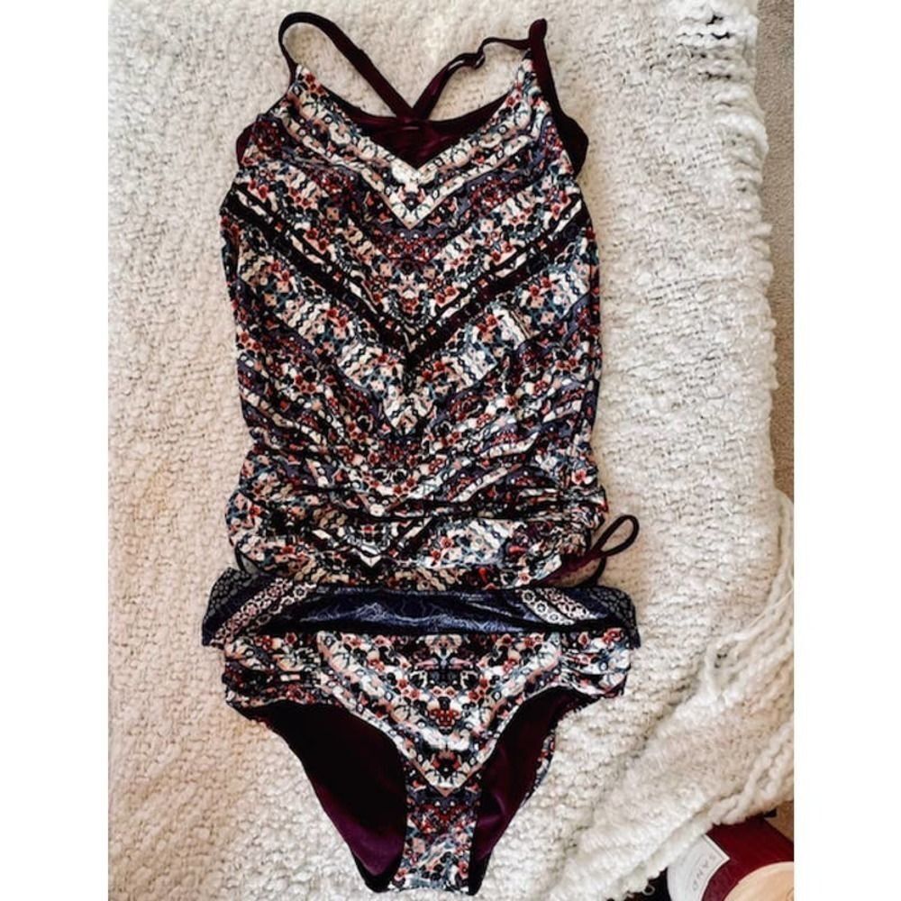 ATHLETA SIZE SMALL 3 PIECE UNDERWIRE TANKINI 32 B/C & 2 BOTTOMS
